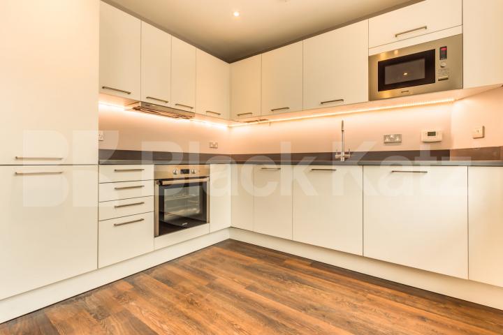 			Stunning Modern Property!, 2 Bedroom, 1 bath, 1 reception Apartment			 Forest Walk, Muswell Hill